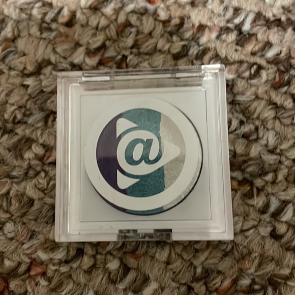 New never used Mary Kay at Play eyeshadow baked eye trio - Picture 3 of 4